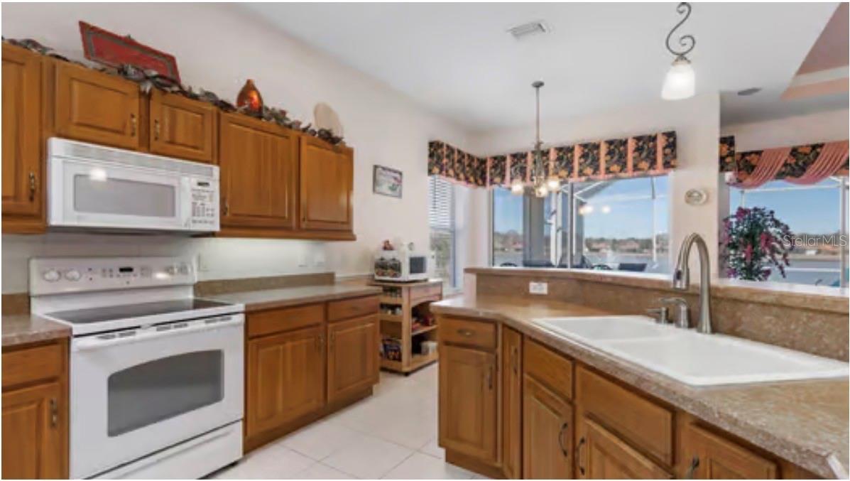 HIDDEN LAKES - Residential