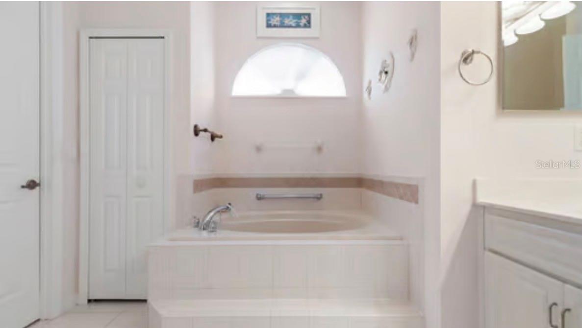 HIDDEN LAKES - Residential