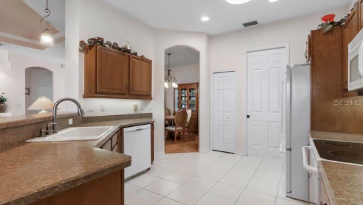 HIDDEN LAKES - Residential