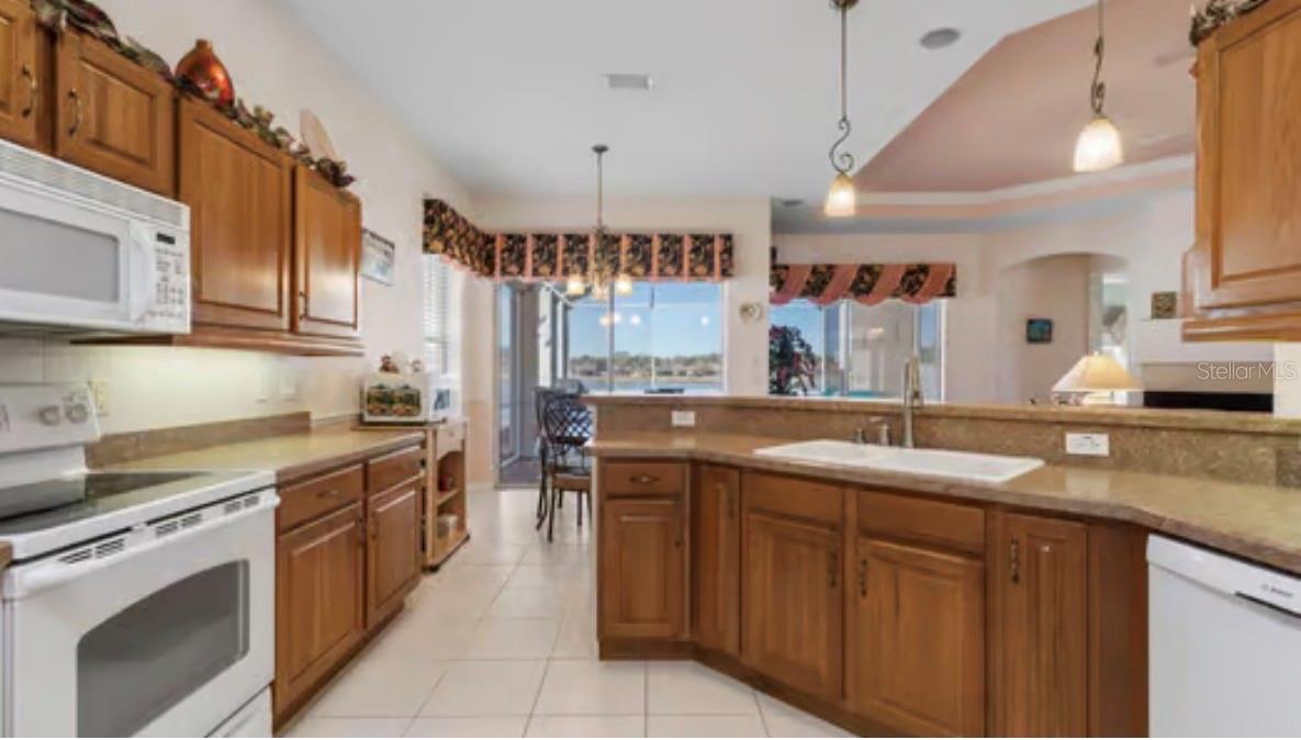 HIDDEN LAKES - Residential