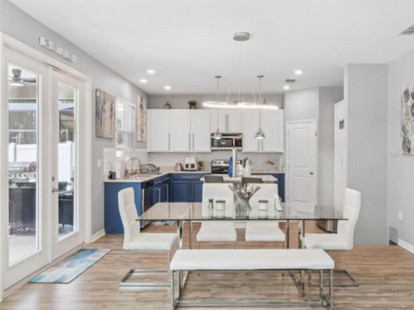 CREEKSTONE - Residential