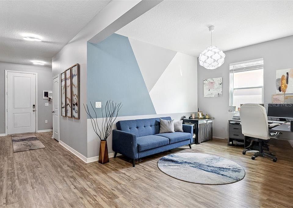 CREEKSTONE - Residential