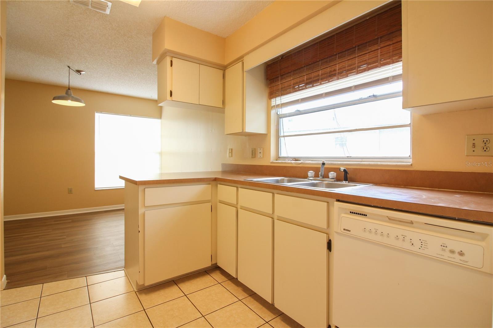 SEVEN ACRES - Residential Lease