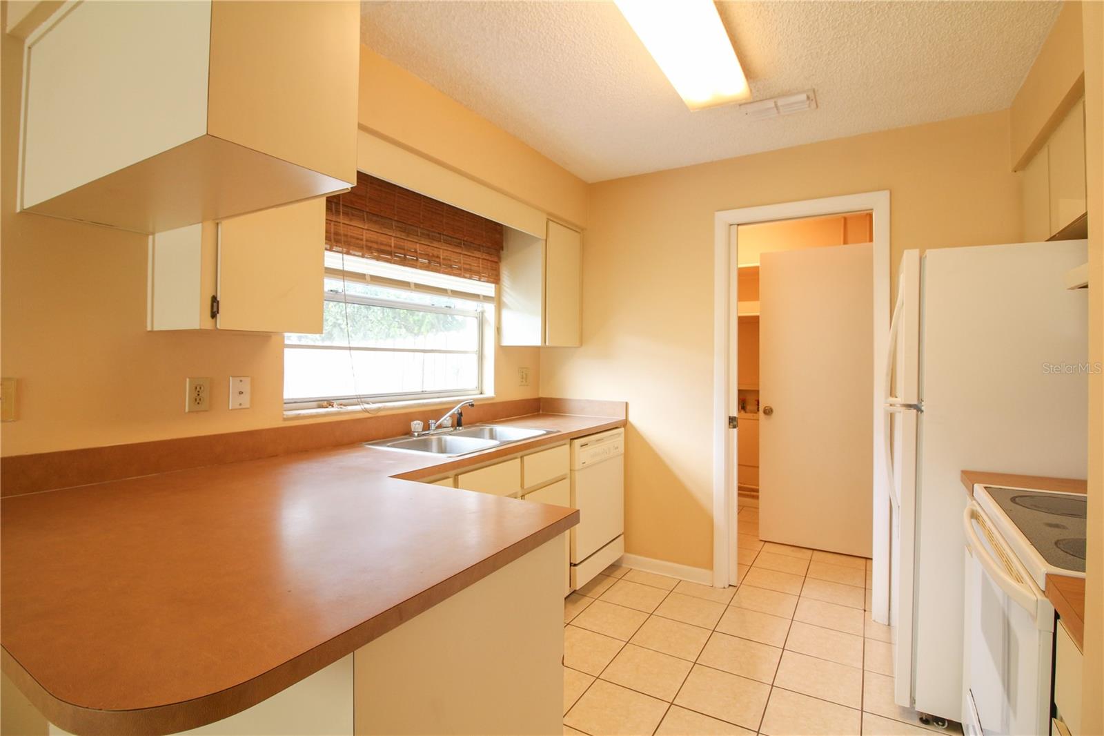 SEVEN ACRES - Residential Lease