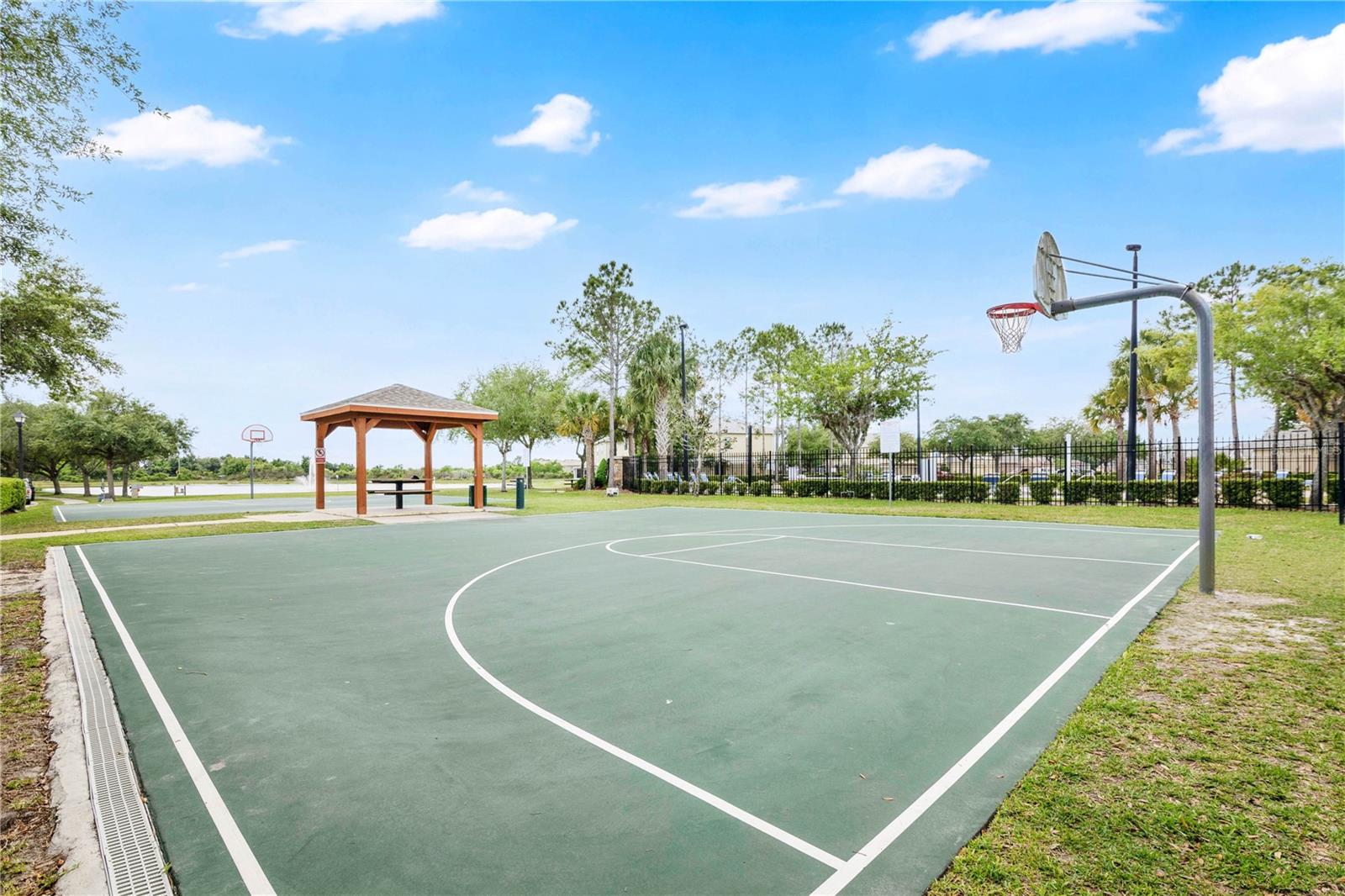 TUCKER OAKS - Residential