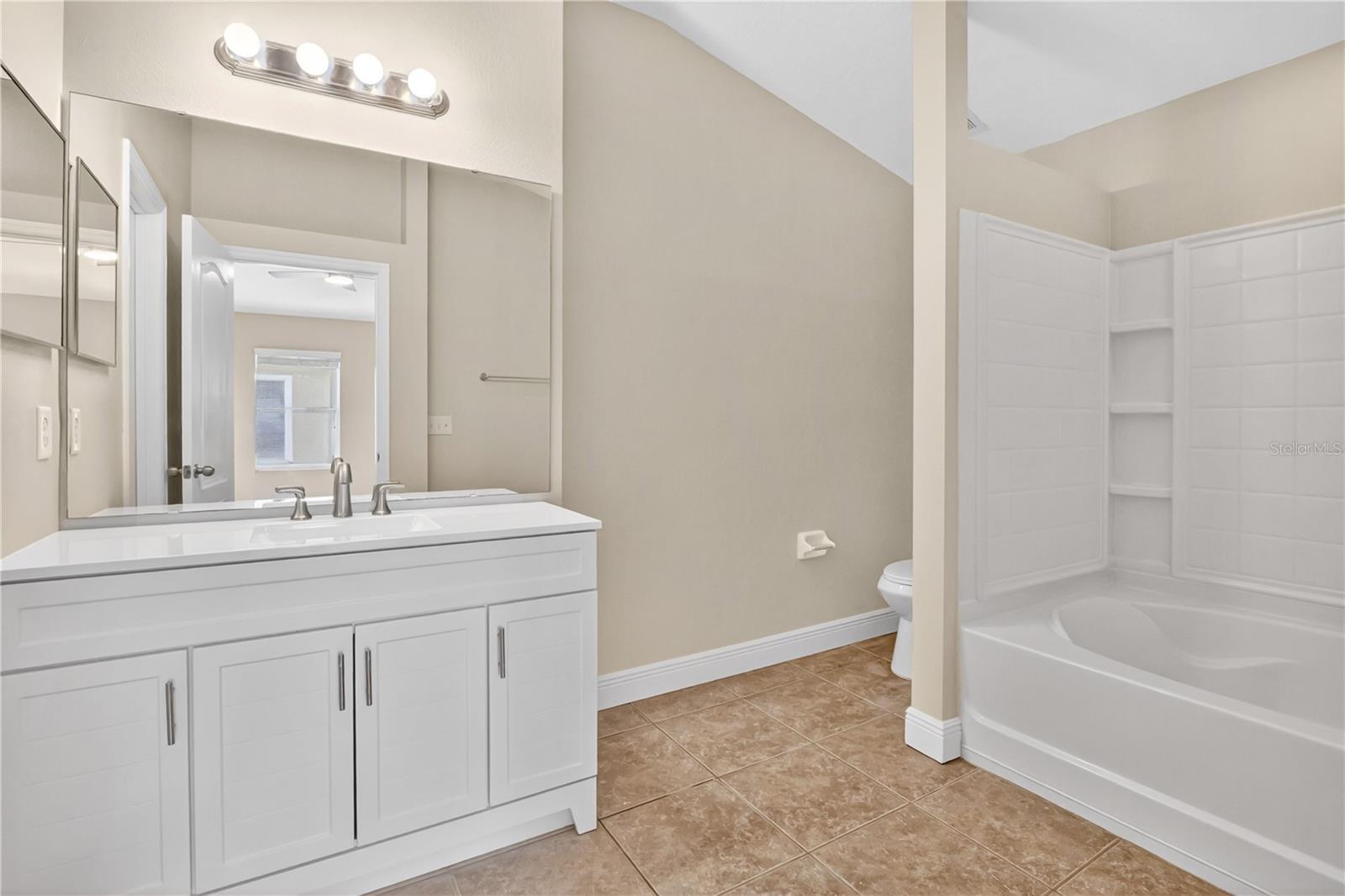 TUCKER OAKS - Residential