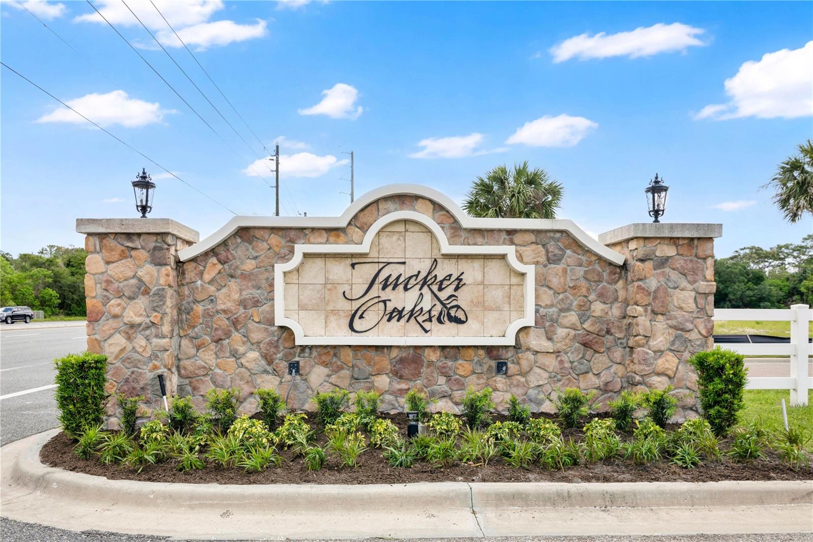 TUCKER OAKS - Residential