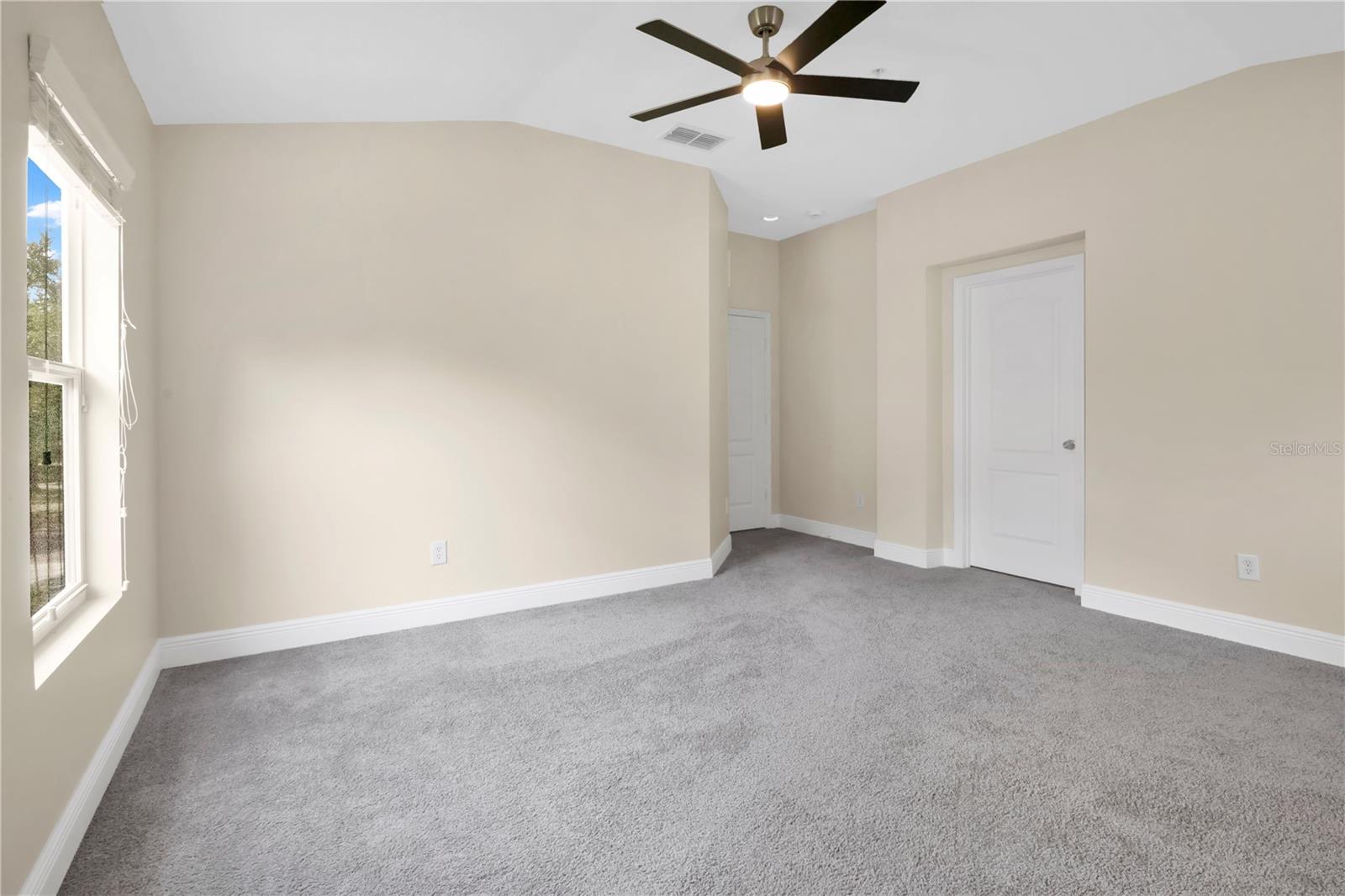 TUCKER OAKS - Residential