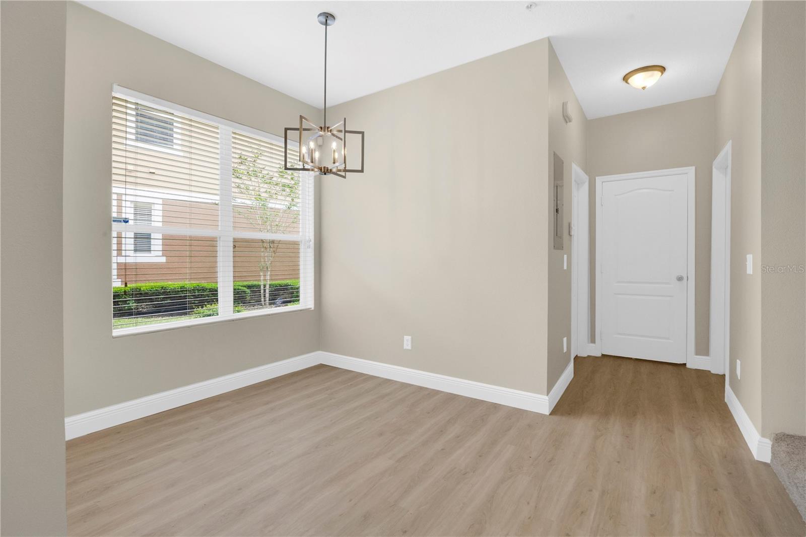 TUCKER OAKS - Residential