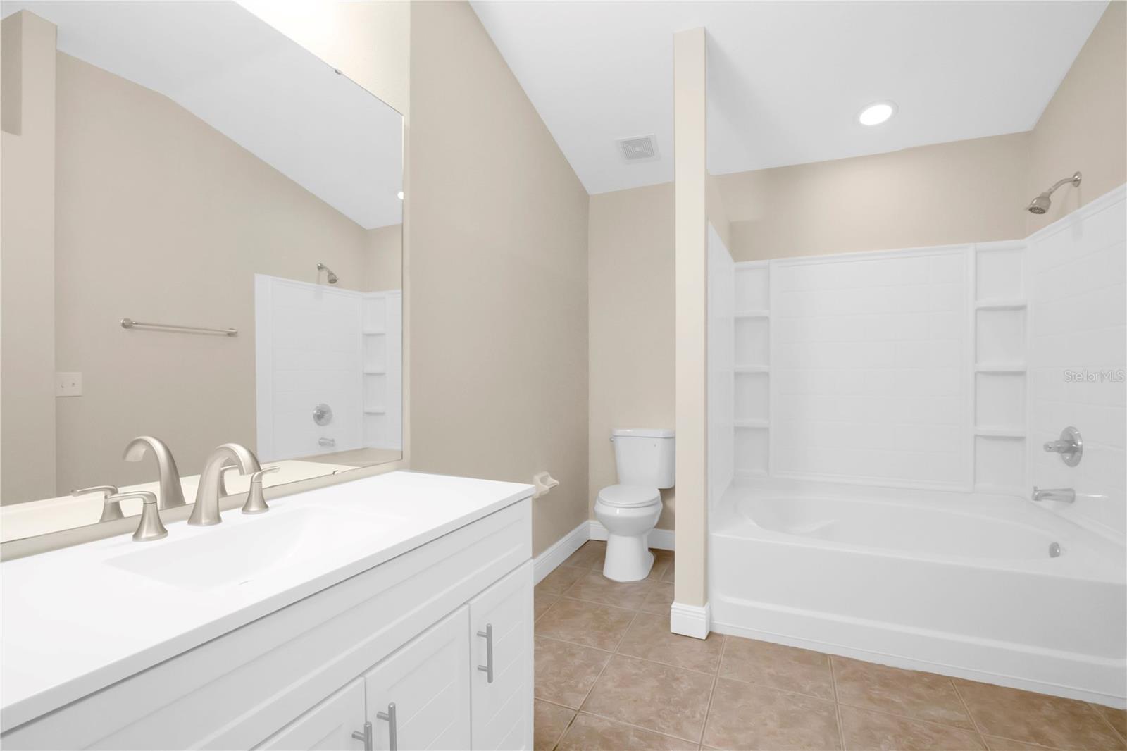 TUCKER OAKS - Residential