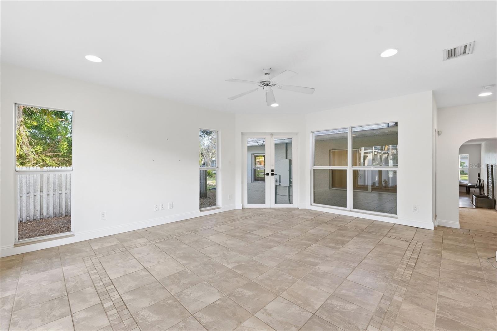 218 CATALAN BOULEVARD NE