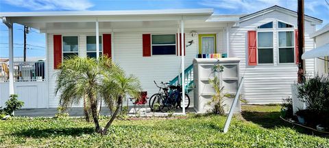 Photo of 102 2nd Avenue, Venice, FL 34285 (MLS # A4691406)