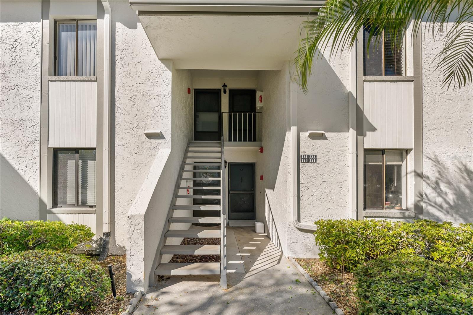 122 E CYPRESS COURT 22