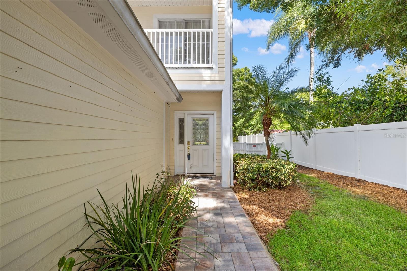 902 WOODBRIDGE COURT