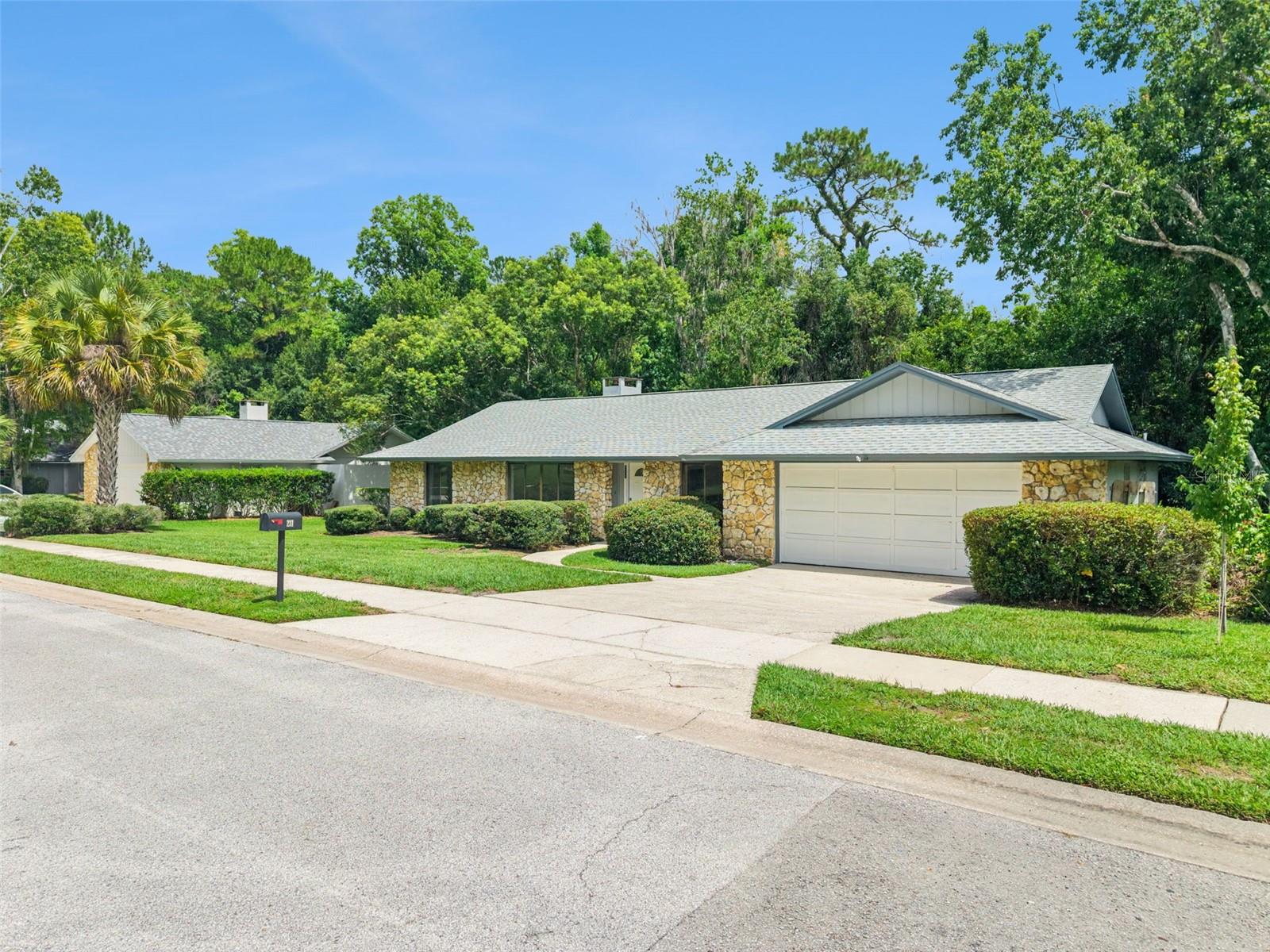 211 HICKORY DRIVE