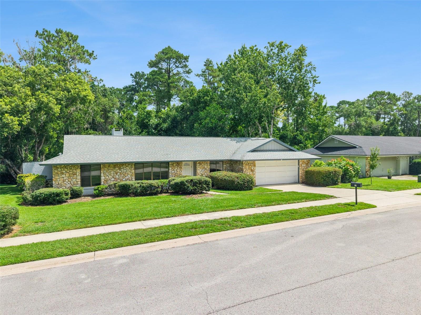 211 HICKORY DRIVE