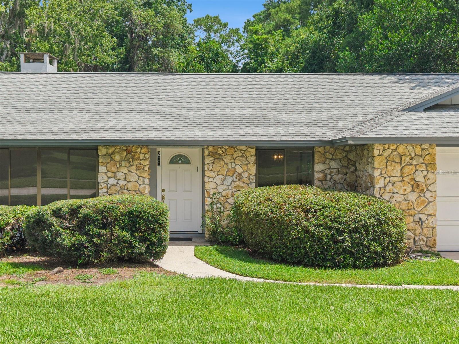 211 HICKORY DRIVE