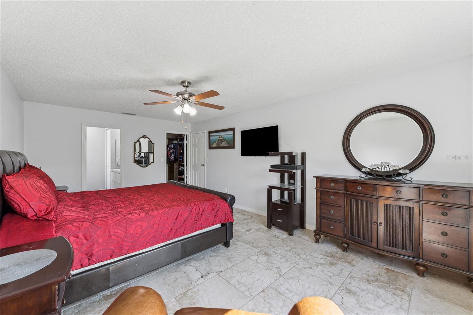 MANDARIN LAKES - Residential