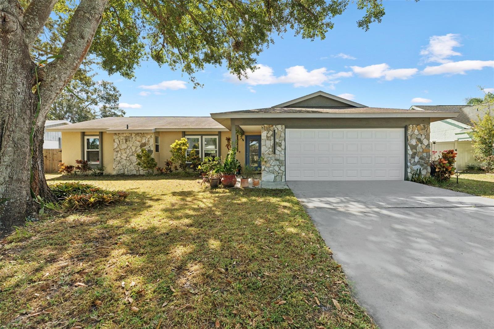 MANDARIN LAKES - Residential