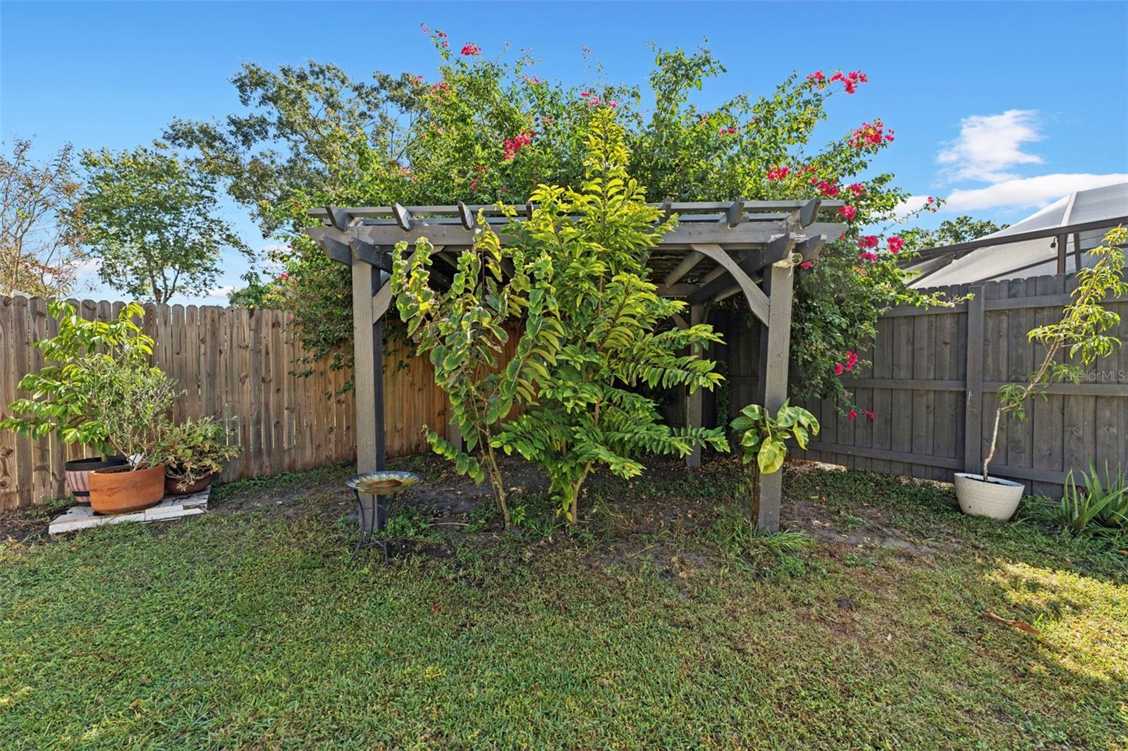 MANDARIN LAKES - Residential
