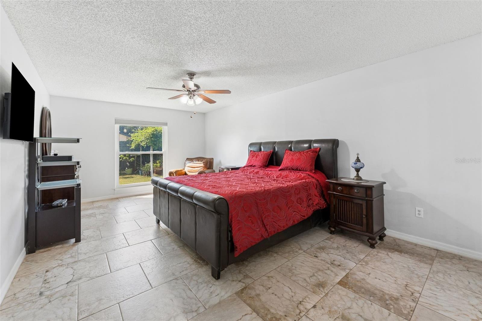 MANDARIN LAKES - Residential
