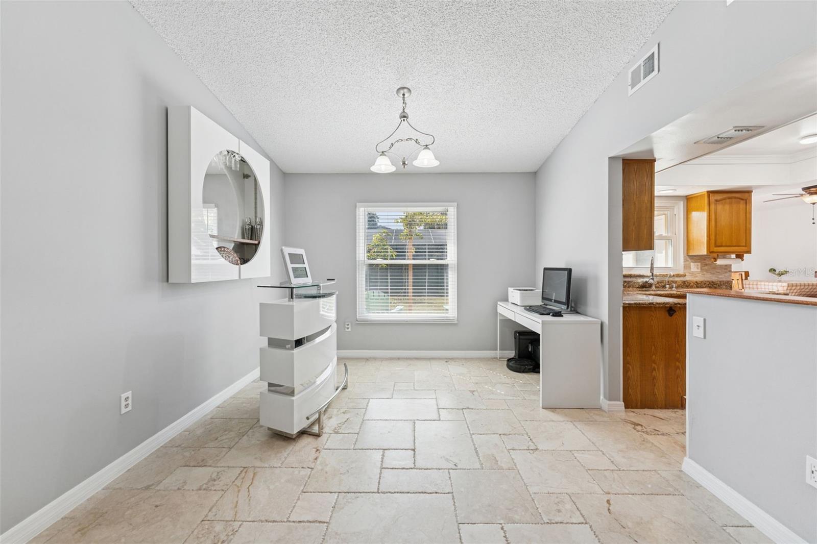 MANDARIN LAKES - Residential