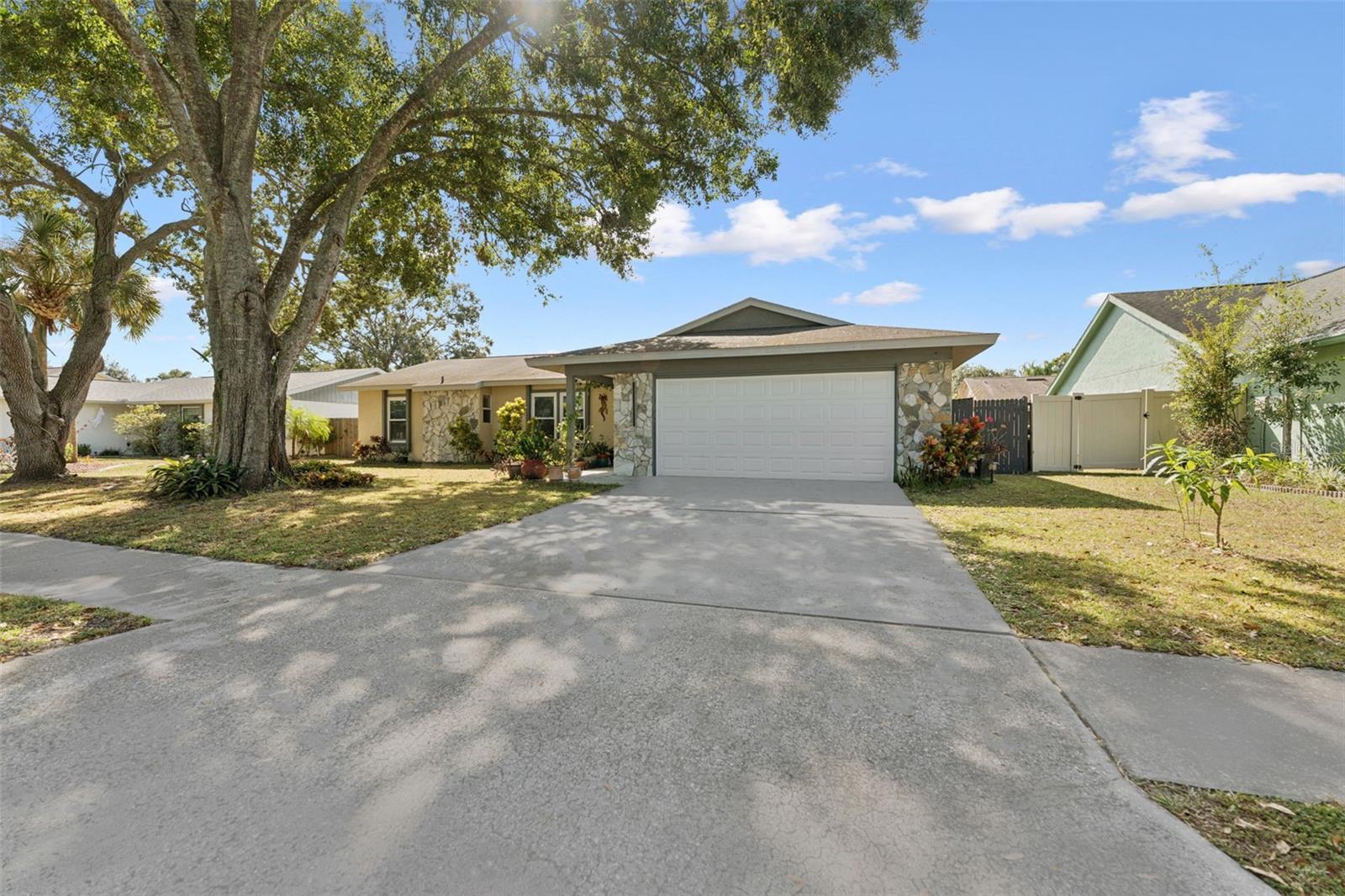 MANDARIN LAKES - Residential