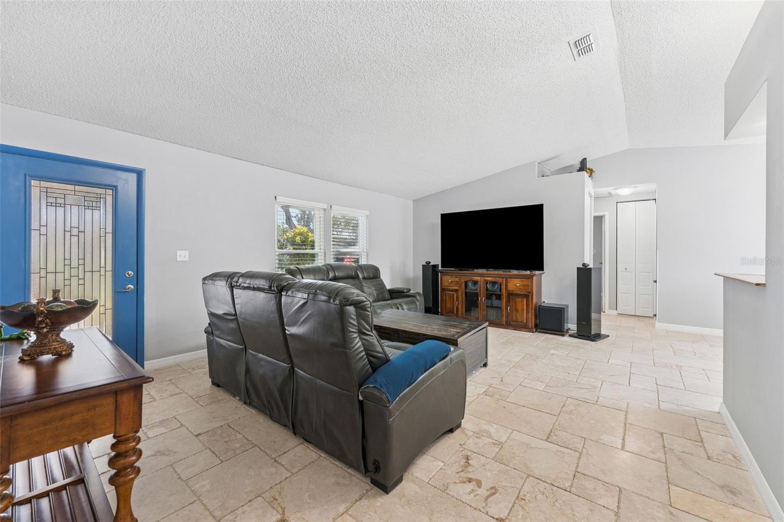 MANDARIN LAKES - Residential