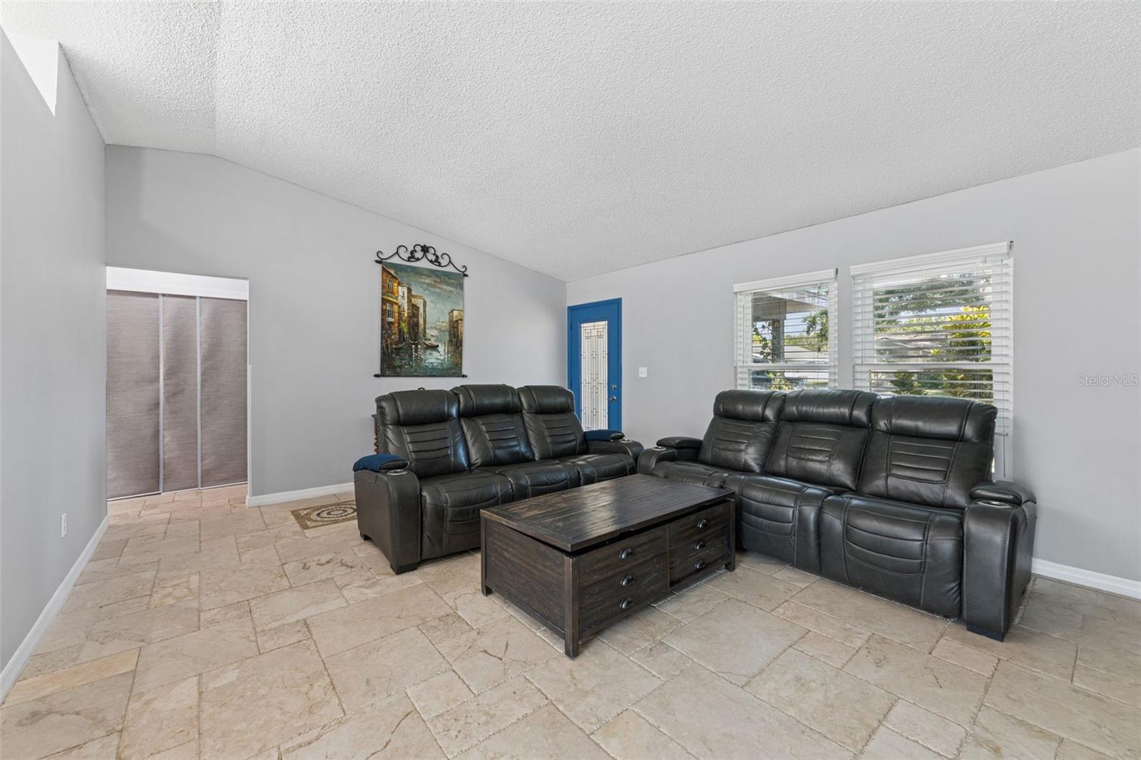 MANDARIN LAKES - Residential