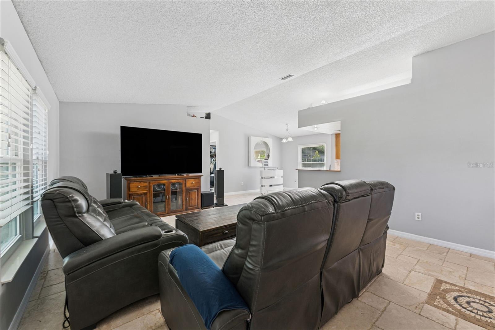 MANDARIN LAKES - Residential