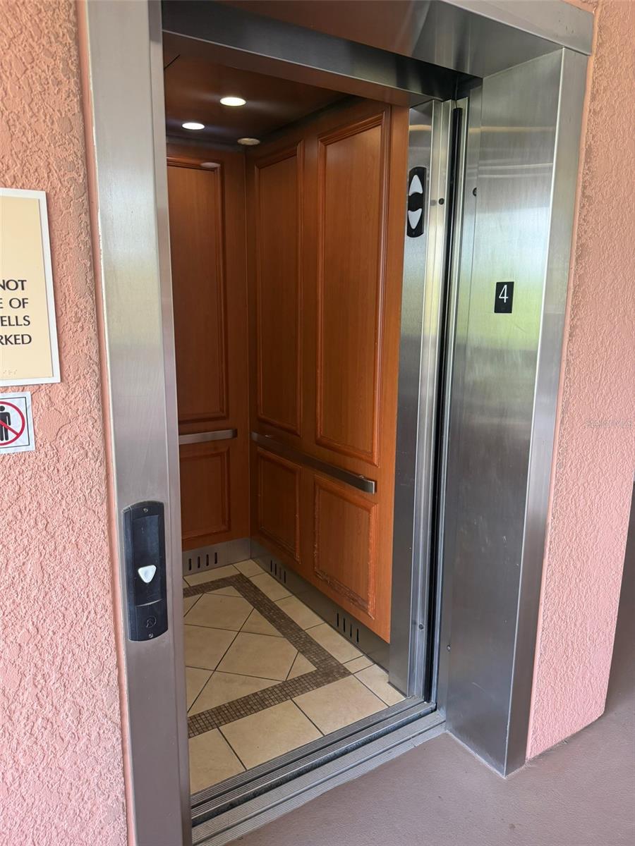 VILLAS AT REUNION SQUARE P3 CONDO - Residential