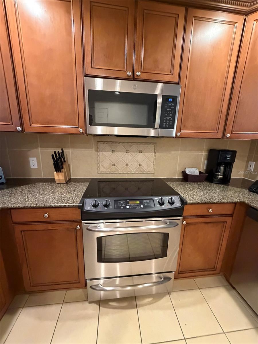 VILLAS AT REUNION SQUARE P3 CONDO - Residential