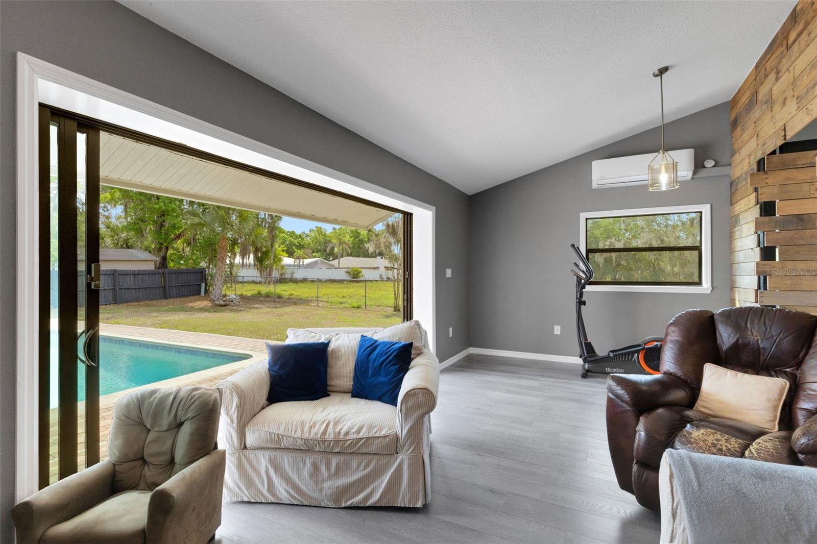 CHRISTINA WOODS PH 06 - Residential