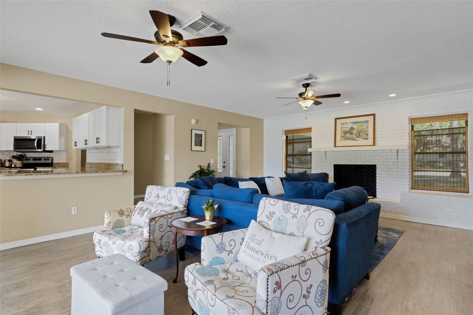 CHRISTINA WOODS PH 06 - Residential