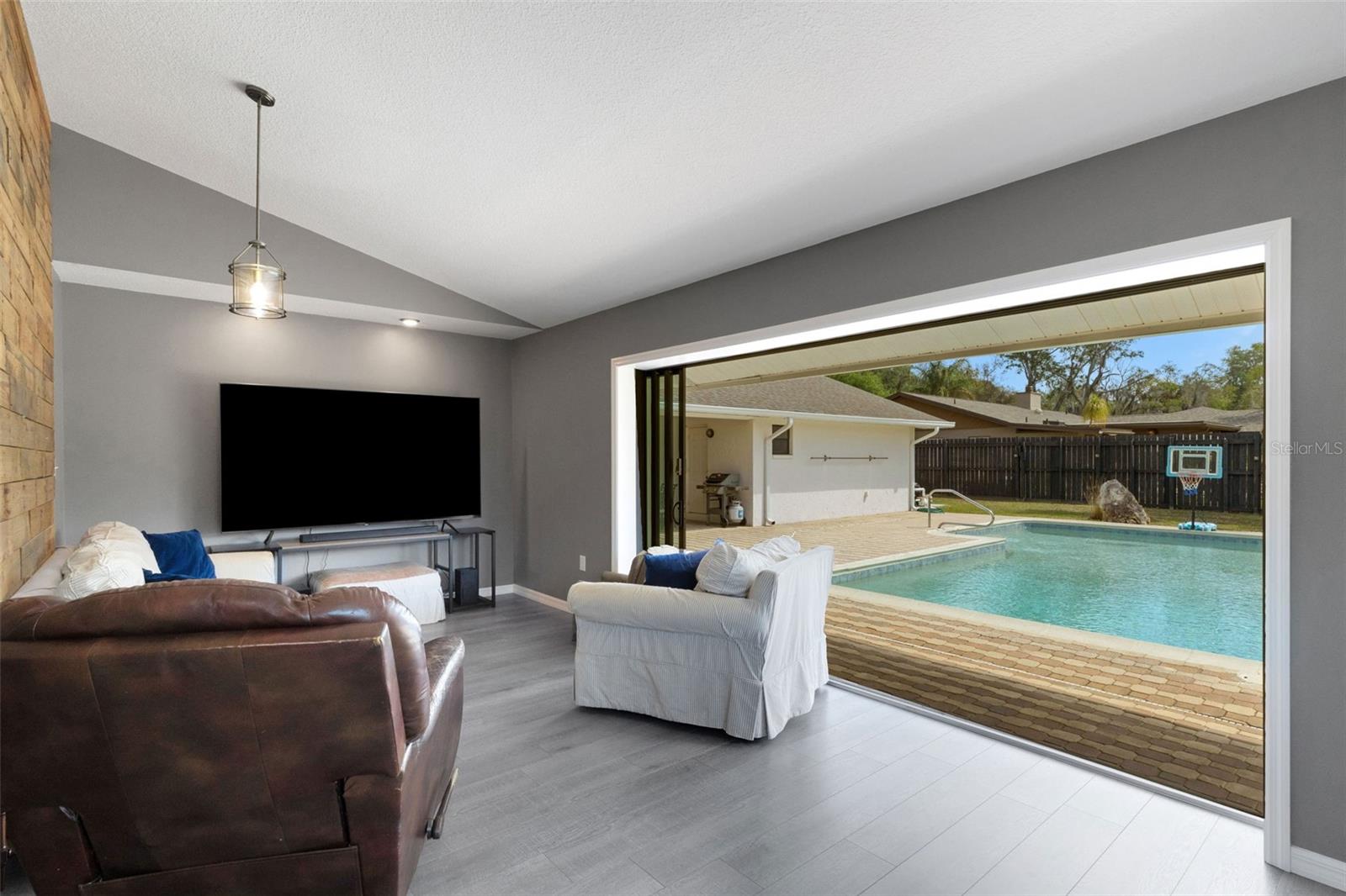 CHRISTINA WOODS PH 06 - Residential