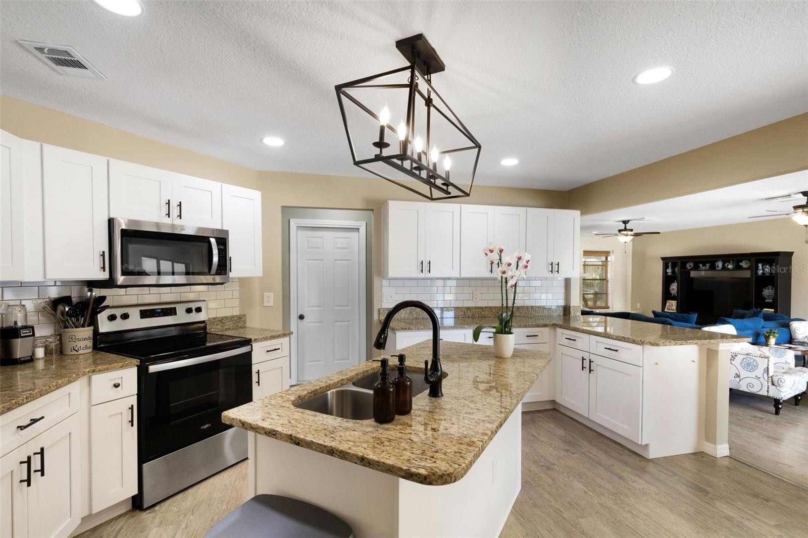 CHRISTINA WOODS PH 06 - Residential