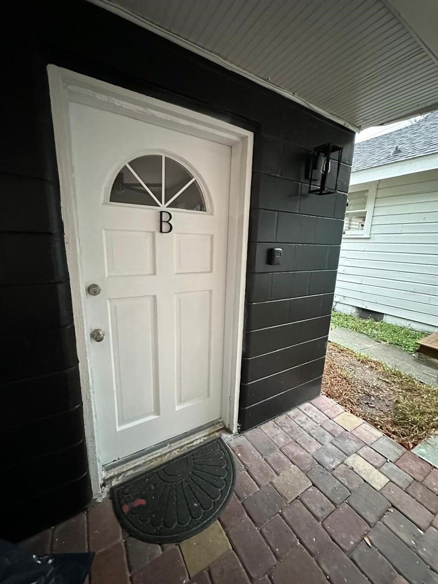 Charming Studio in Ybor City Utilities Included! Welcome to 3407 N Avenida Republica de Cuba, Unit A a cozy studio apartment located in a classic triplex just minutes from historic Ybor City and downtown Tampa. This well-maintained studio offers an open layout with plenty of natural light, tile floors for easy care, and a functional kitchen space. Utilities are included for added convenience, making budgeting simple and stress-free. Enjoy the character of a residential neighborhood while staying close to all the action dining, shopping, entertainment, and major roadways are just around the corner. Utilities included Fast approval process Perfect for anyone looking for affordable and comfortable living near the heart of Tampa!
Move in: 1st and security (2months). No Utilities included.