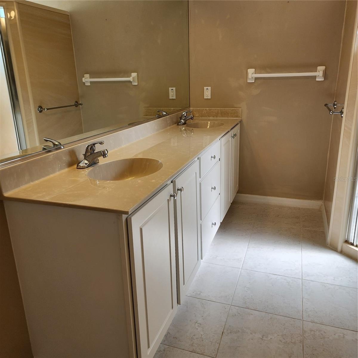 RIVERGATE PH 02 - Residential