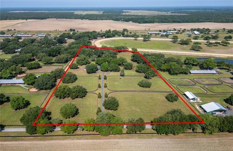 Photo of 3670 SE 148th Terrace, Morriston, FL 32668 (MLS # OM678297)