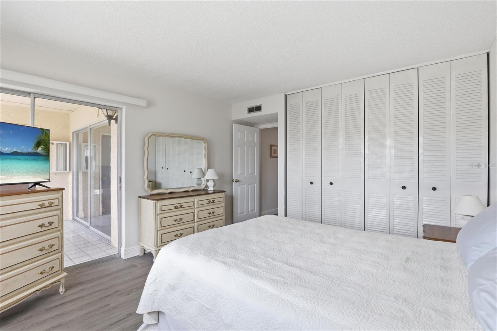 BOULEVARD CLUB THE CONDO - Residential