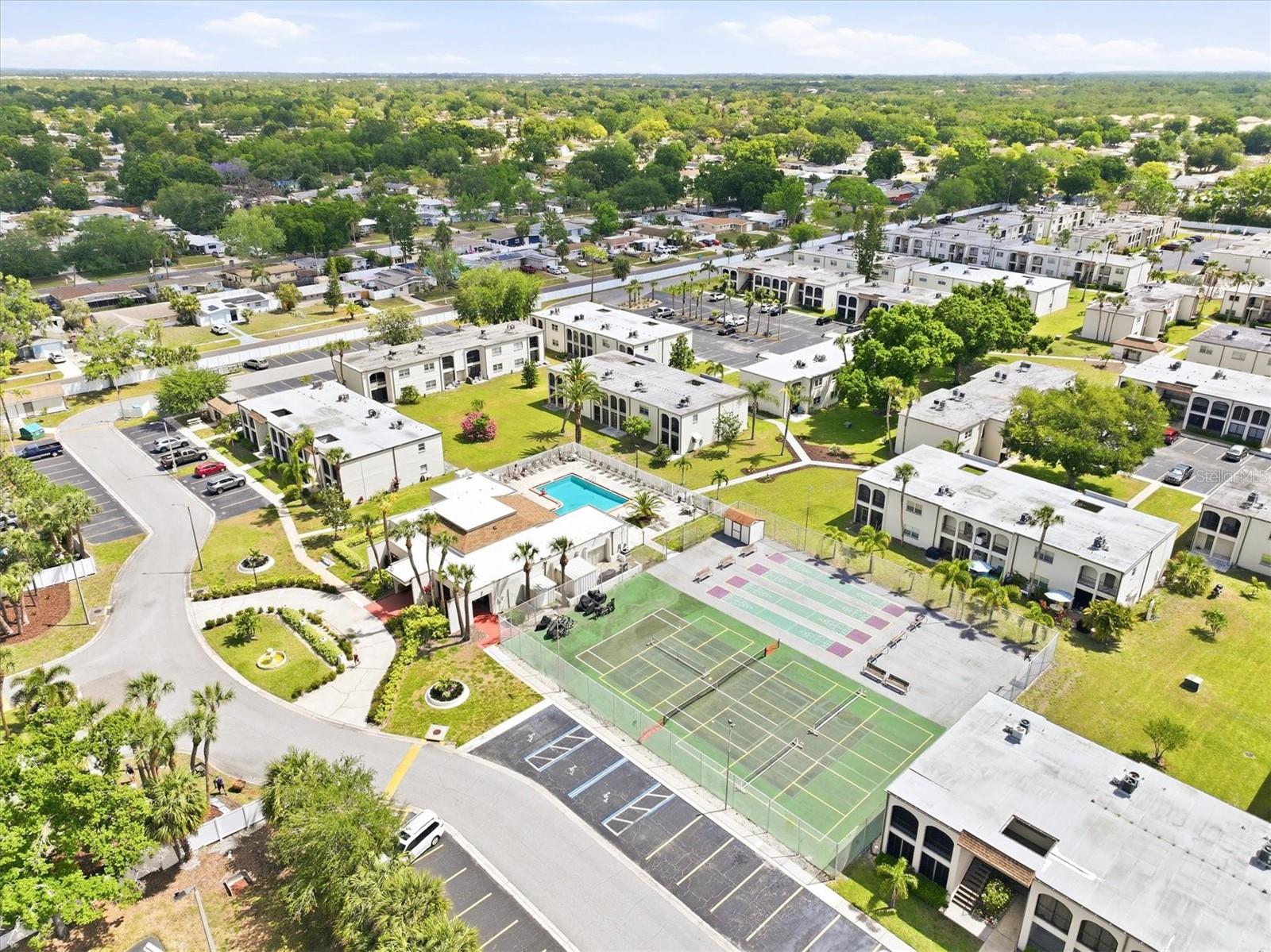 BOULEVARD CLUB THE CONDO - Residential