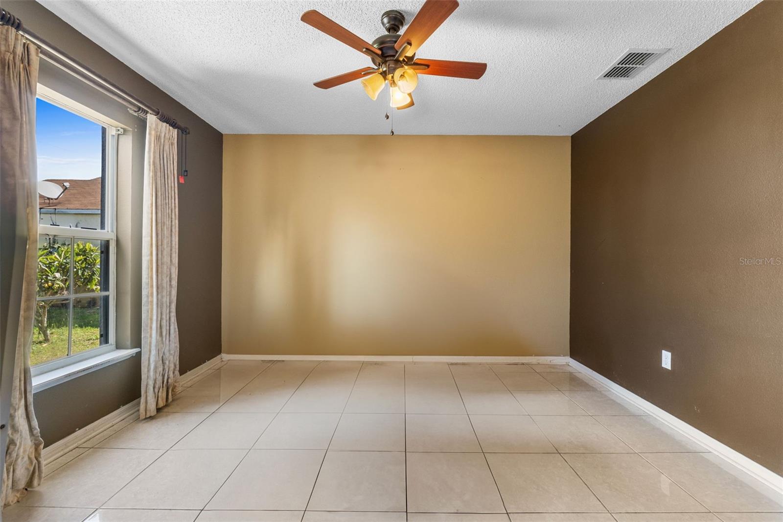 913 PARASOL PLACE