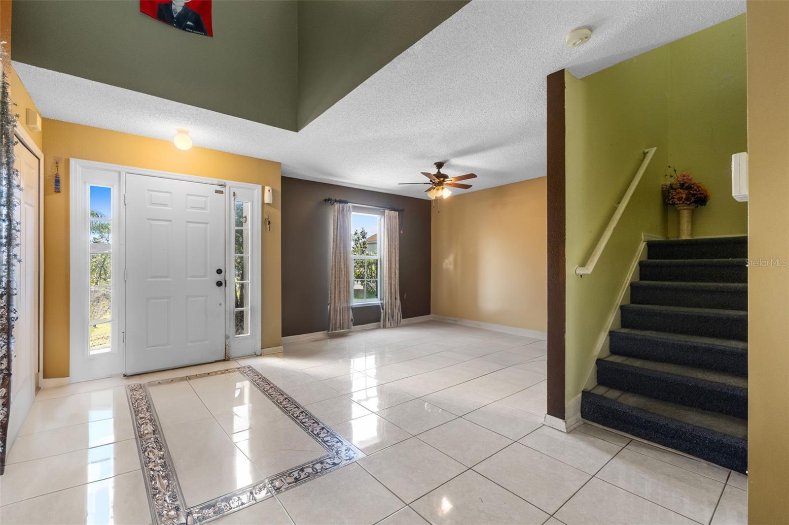 913 PARASOL PLACE