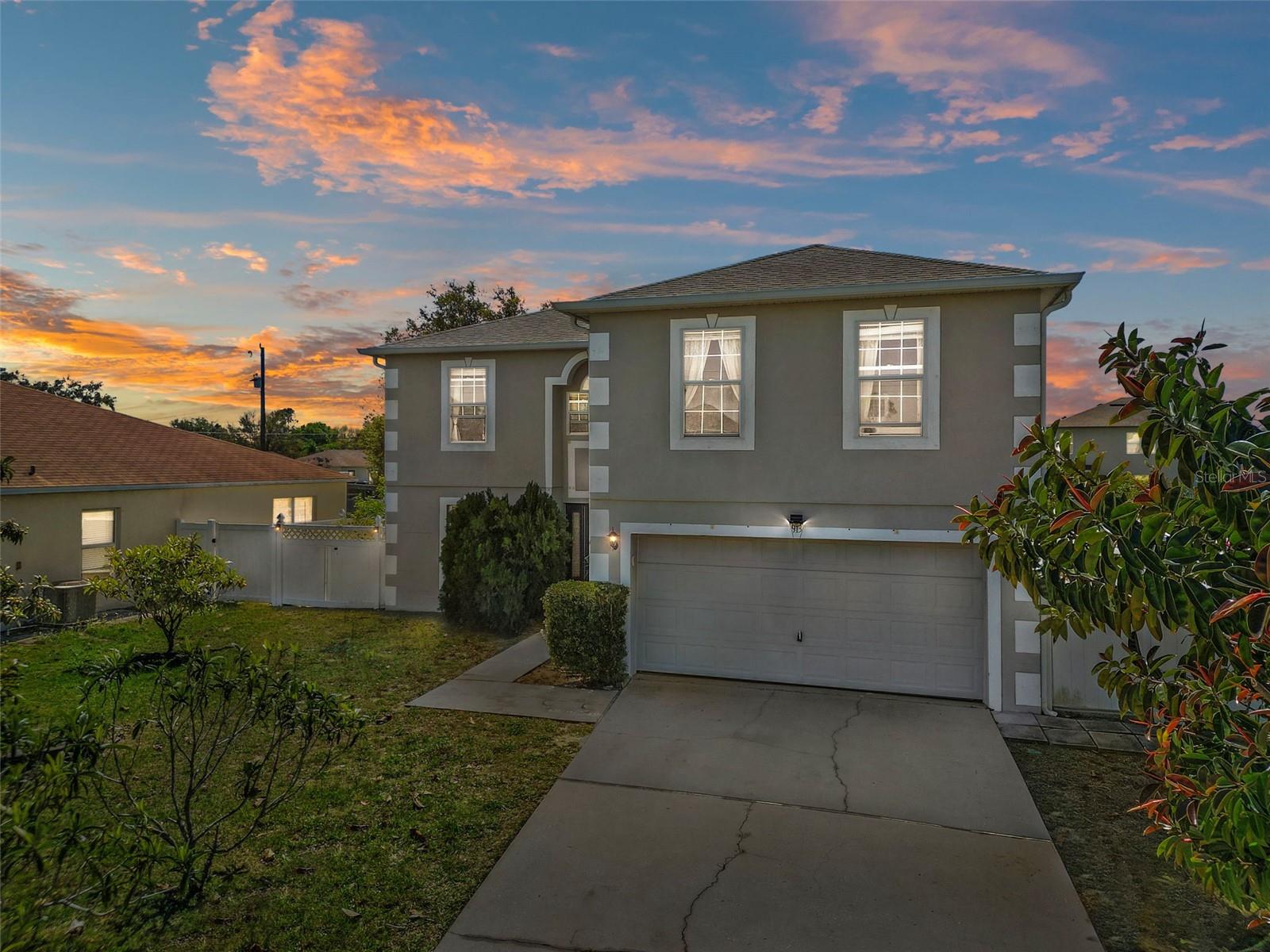 913 PARASOL PLACE