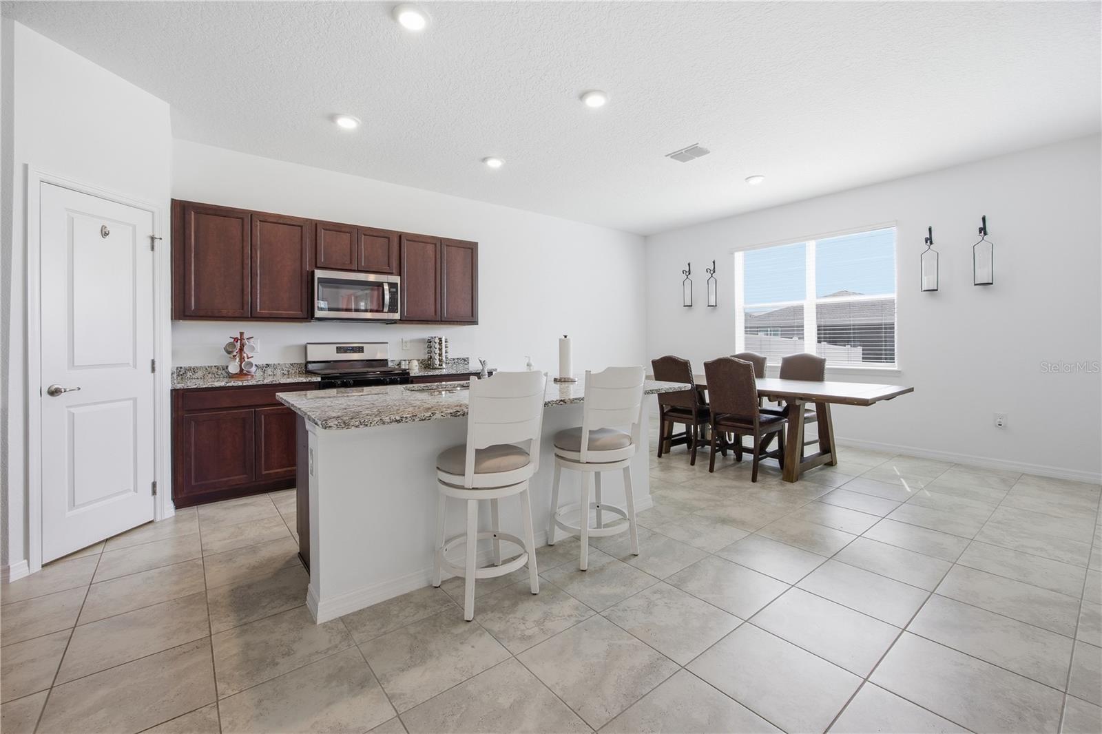 CALESA TOWNSHIP ROAN HILLS PH - Residential