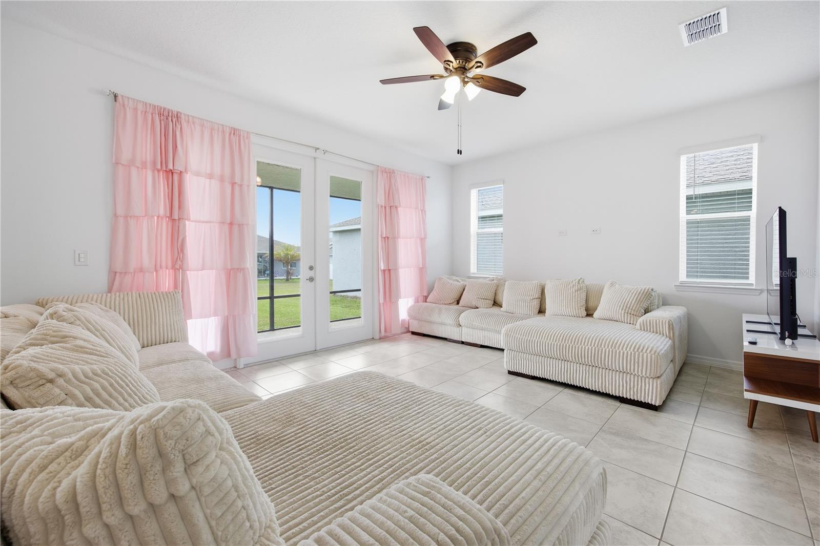 CALESA TOWNSHIP ROAN HILLS PH - Residential