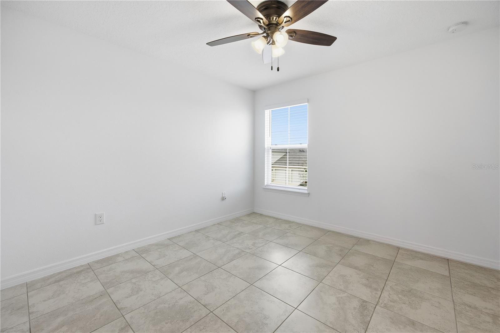 CALESA TOWNSHIP ROAN HILLS PH - Residential