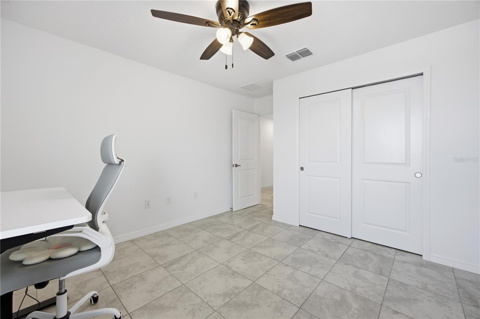 CALESA TOWNSHIP ROAN HILLS PH - Residential