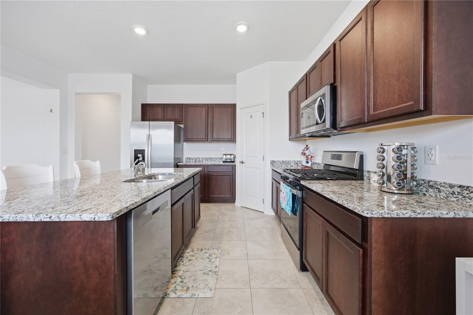 CALESA TOWNSHIP ROAN HILLS PH - Residential