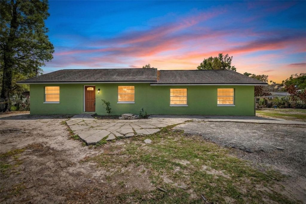 Photo of 7407 S 33rd Avenue S, Tampa, FL 33619 (MLS # TB8482151)